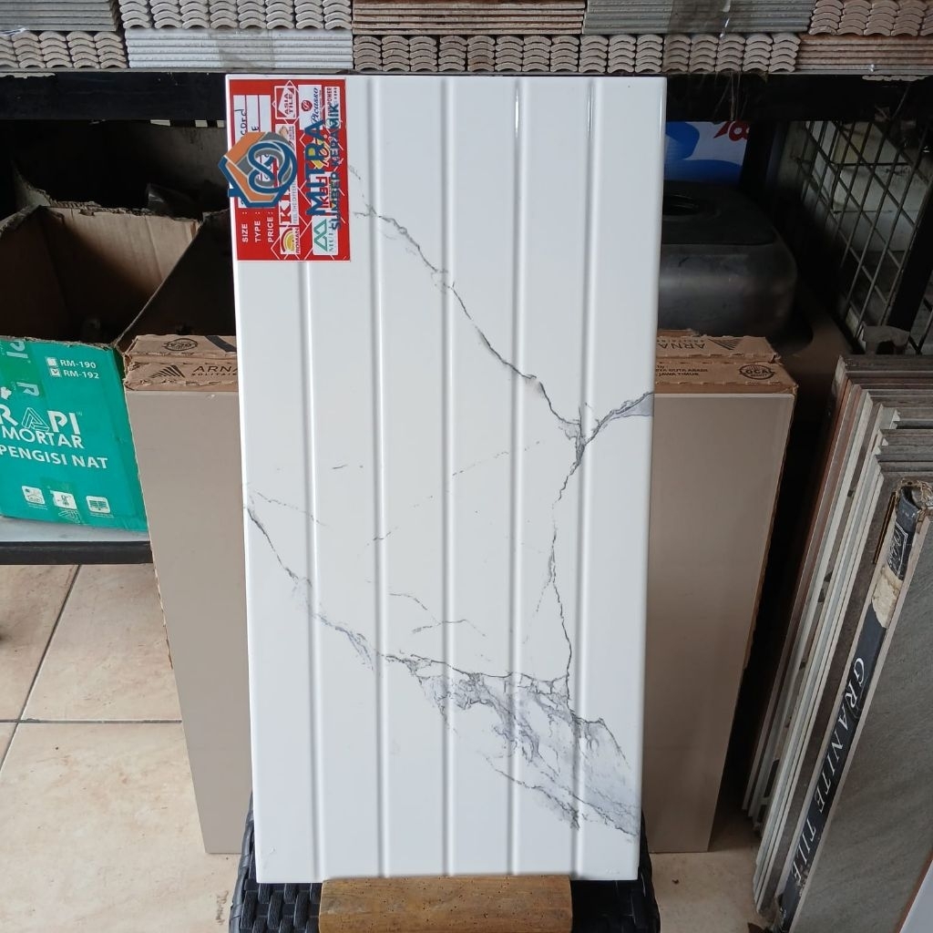 Keramik Dinding 25x50 Calaca White | Uno | Glossy