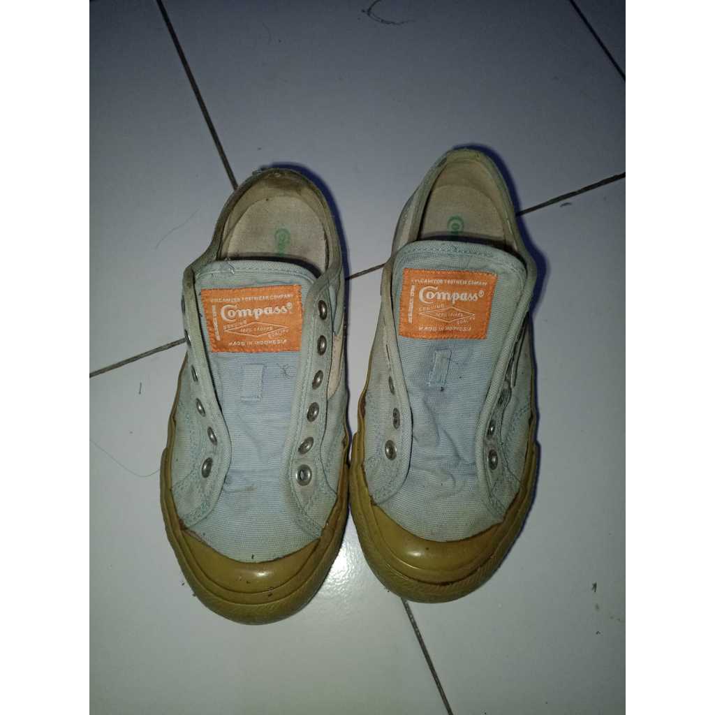 sepatu compass second