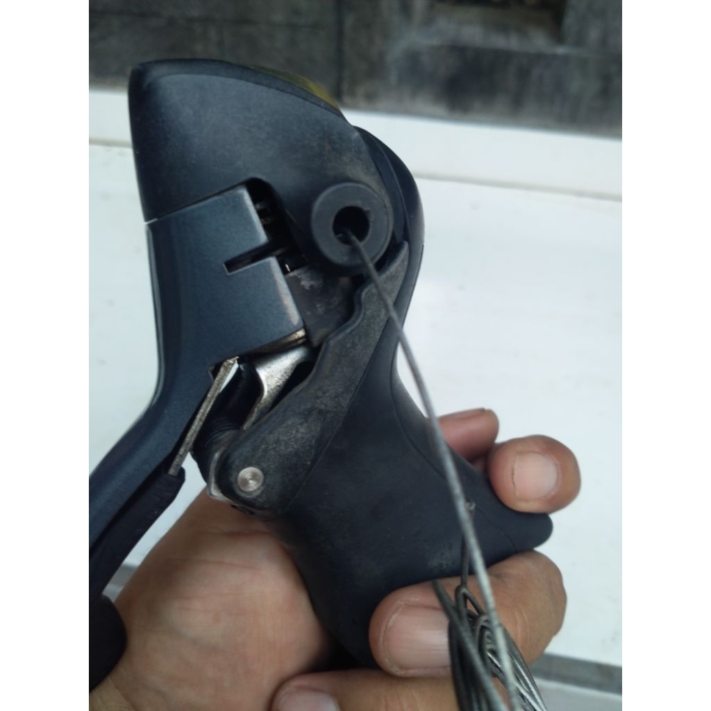 Brifter Shimano Claris ST 2400 kanan