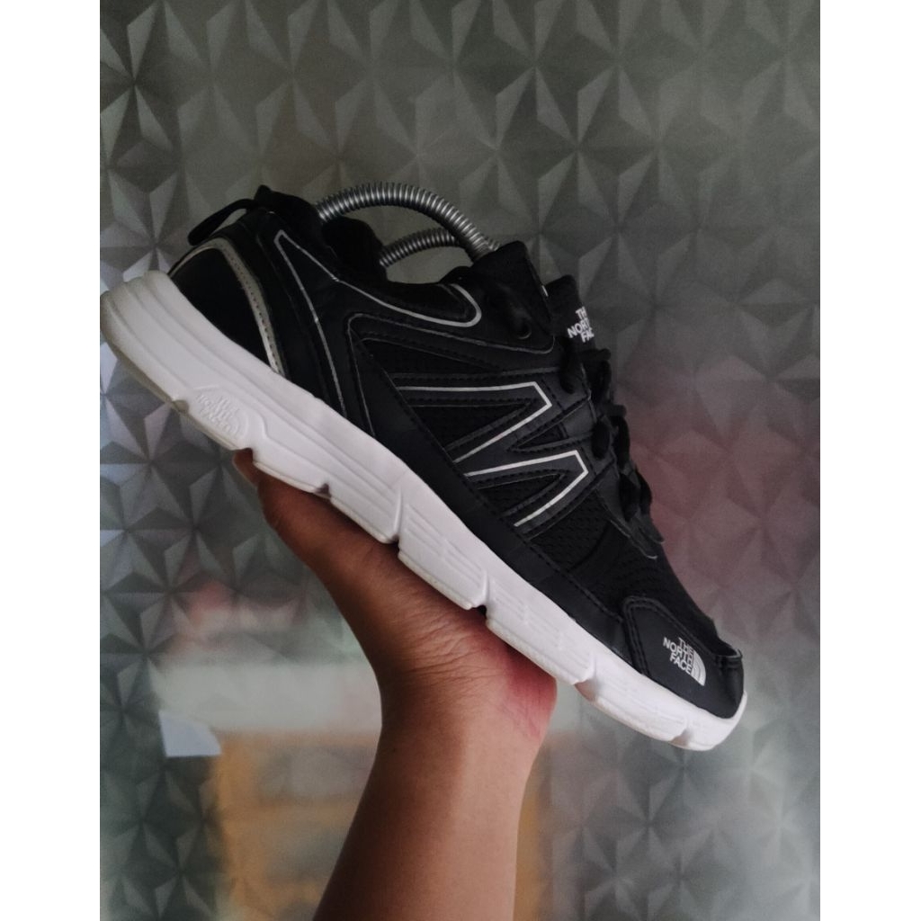 sepatu the north face tnf SZ 39 second bekas preloved