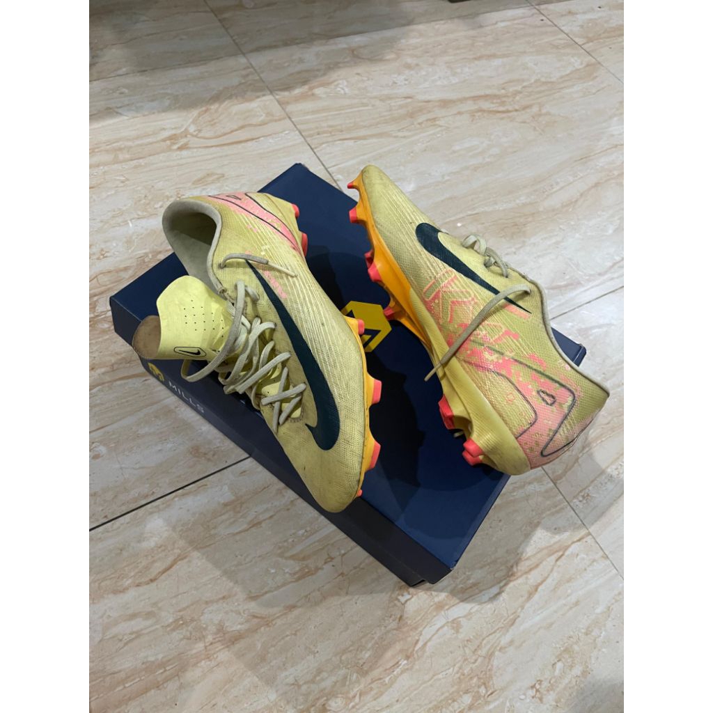 Sepatu Bola Nike Mercurial Vapor 16 Academy KM FG/MG