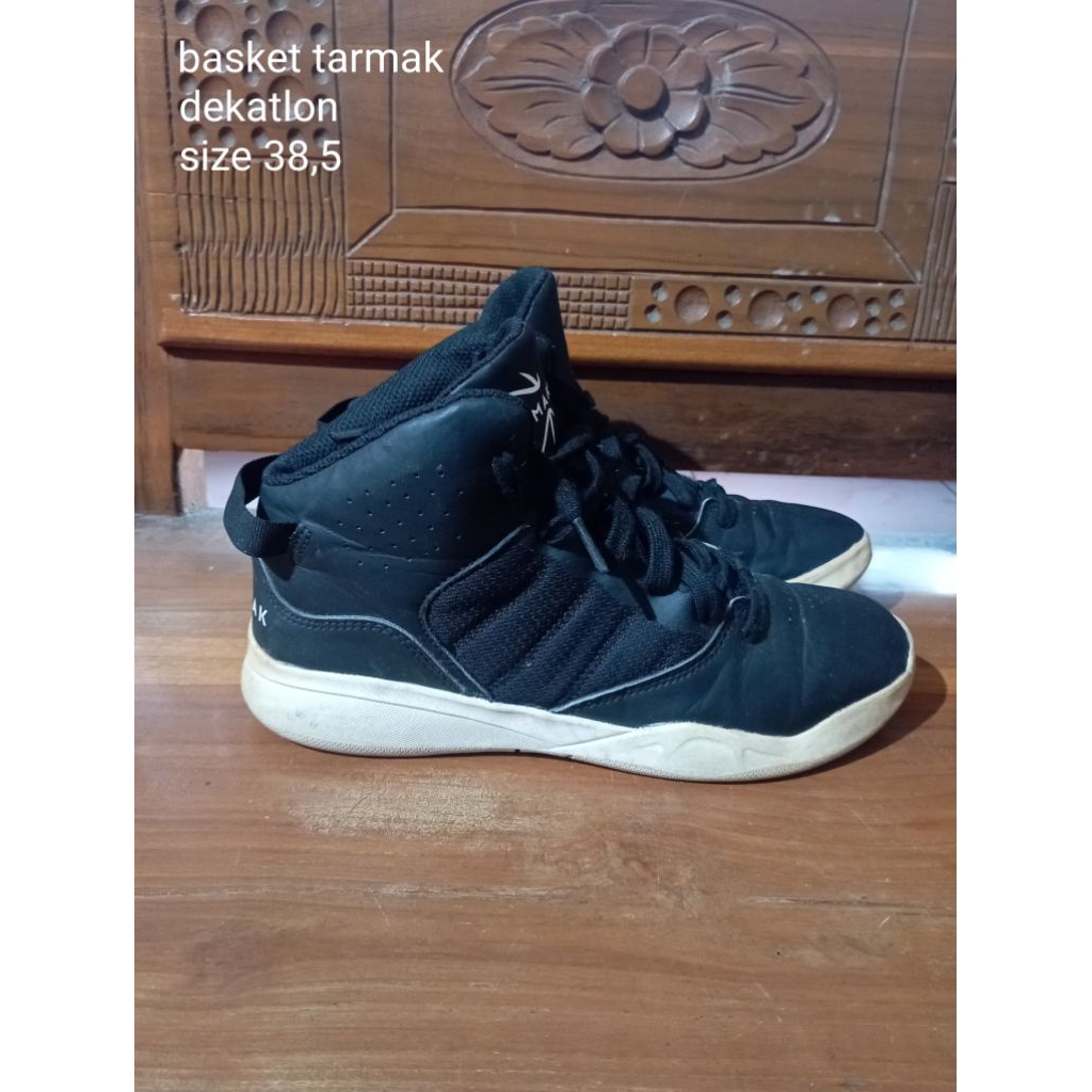 sepatu basket tarmak dekatlon