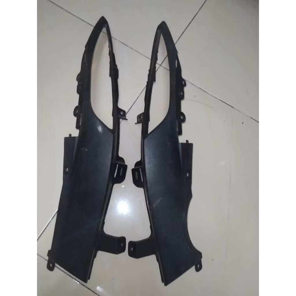 Cover Side Lower Sambungan Body Belakang Suzuki Skydrive. Original. Seken