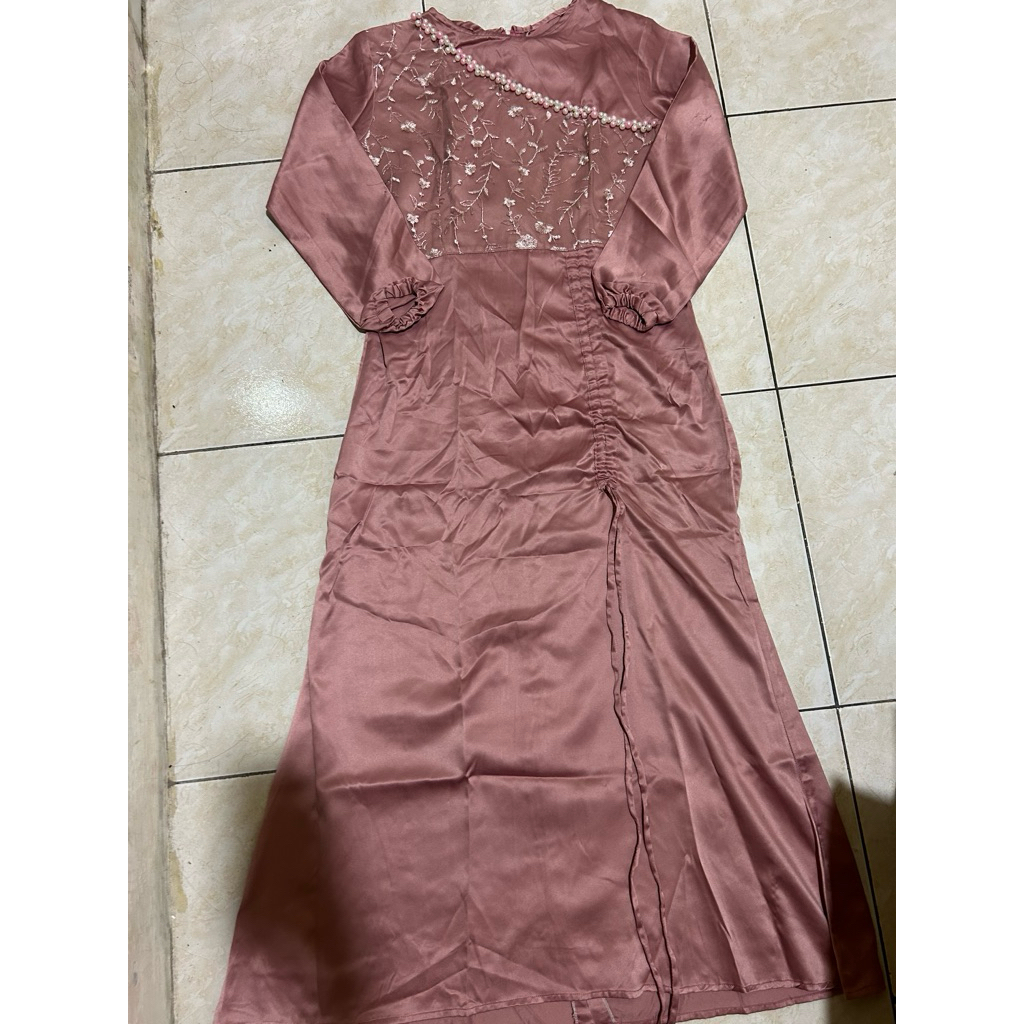 Preloved dress satin