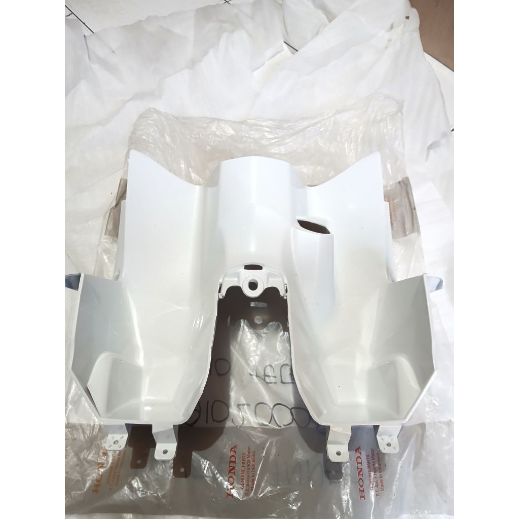 COVER INNER LACI VARIO TECHNO 110 PUTIH ORIGINAL AHM