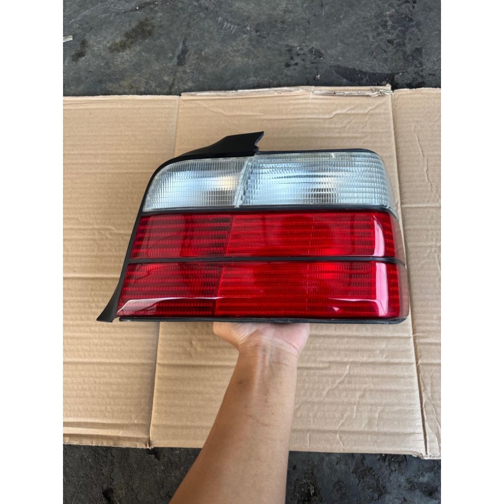 Stoplamp lampu belakang bmw e36 kanan