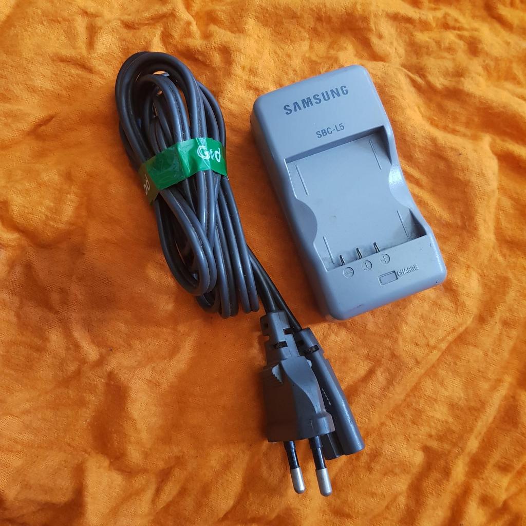 SBC-L5 Charger Samsung untuk Baterai Samsung SLB-0837 Digimax i5  i6 L60 L50 L73 L700 NV3 NV7