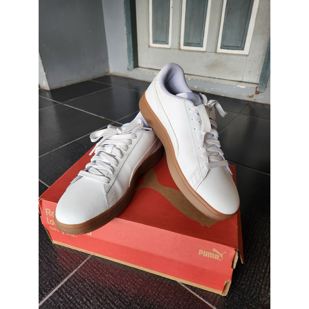 PUMA Smash V2 White Gum - Sepatu PUMA Sneakers