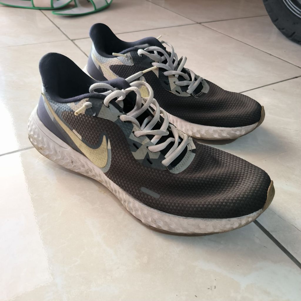 sepatu running Nike lari