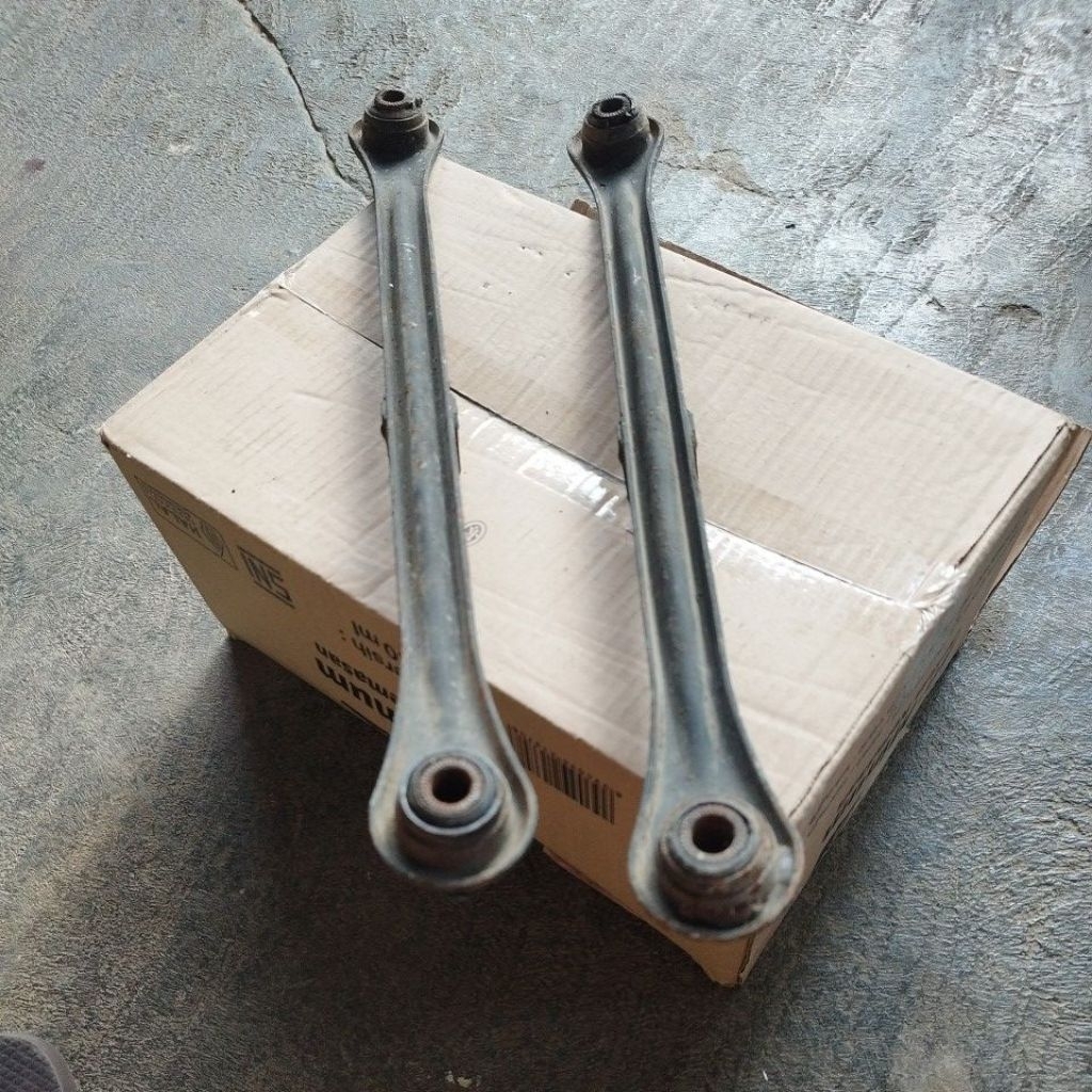 arm suspension trailing arm belakang Suzuki esteem ori copotan