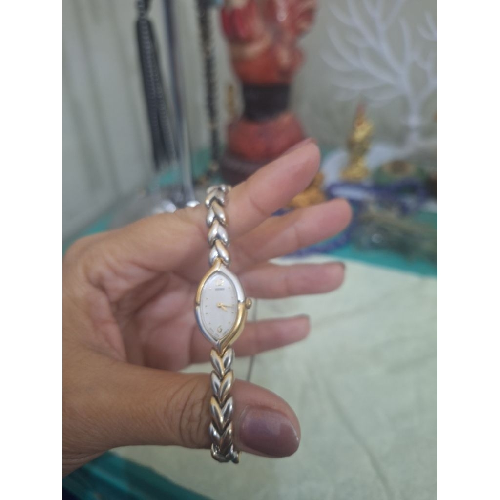 Jam tangan branded Seiko vintage women's 
Watch 1NOO-6C79 
Limited edition 
Barang terawat 
Pemakaia