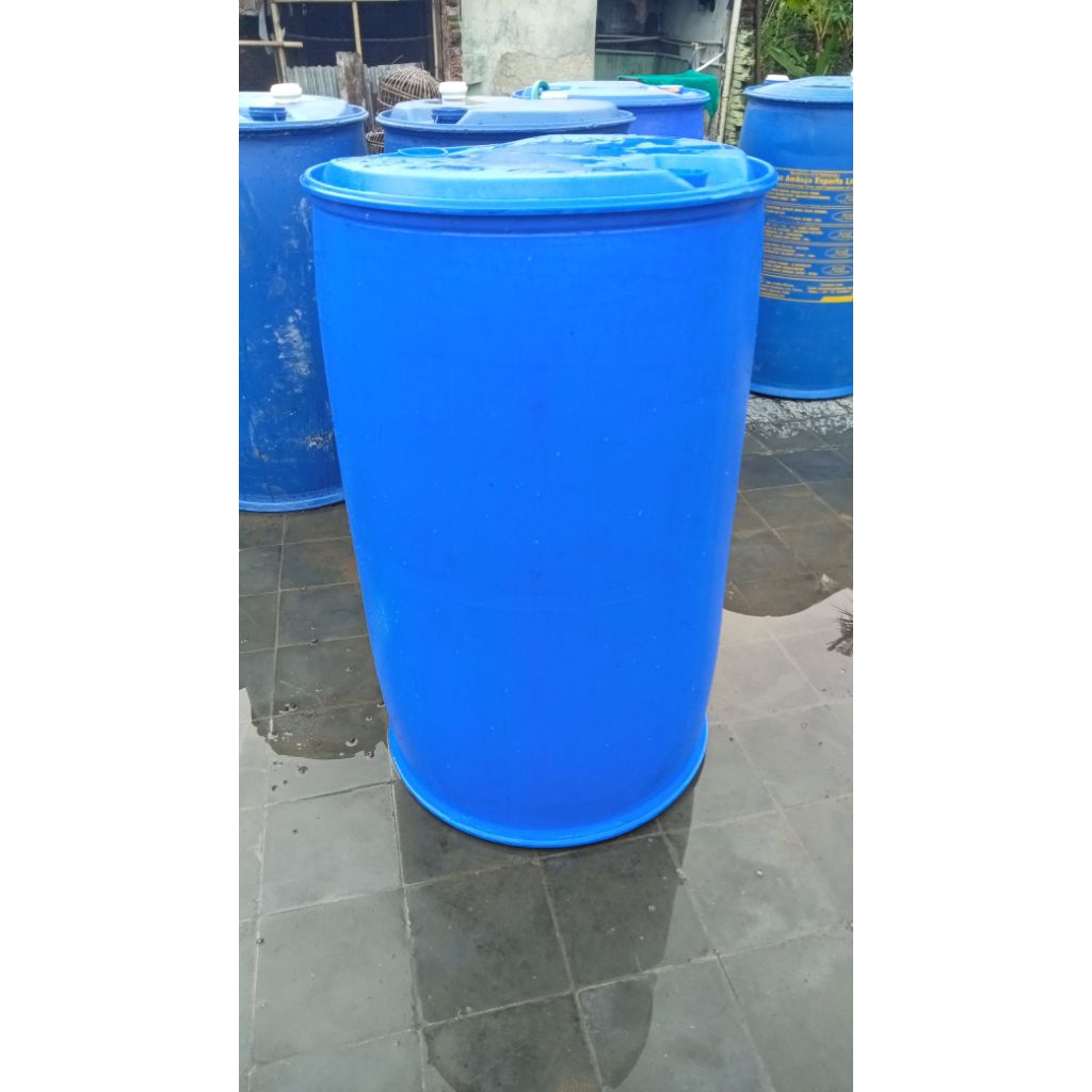 Drum Plastik Biru Bekas Gula Cair