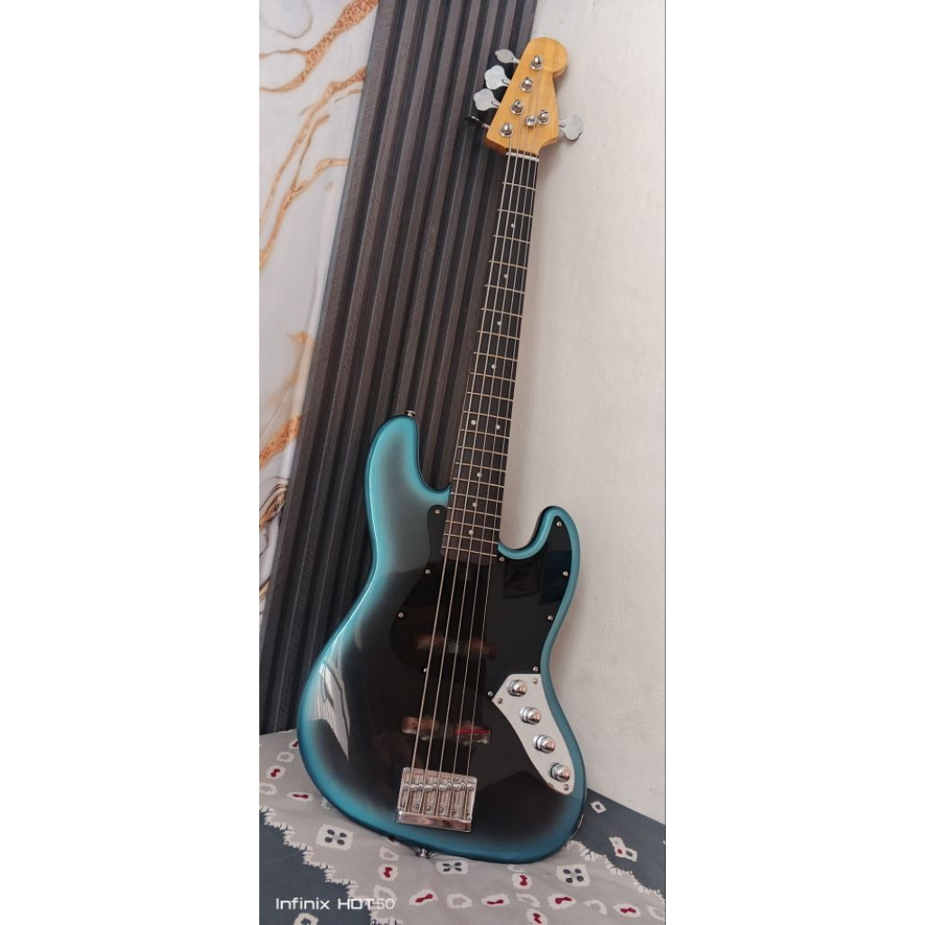 Bass 5 string Pro II model Tanpa Pickup