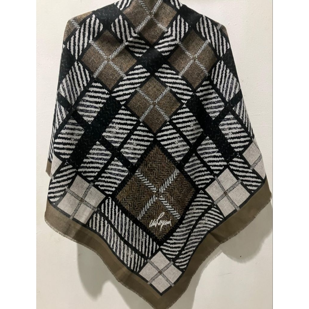 Ida Royani Motif square