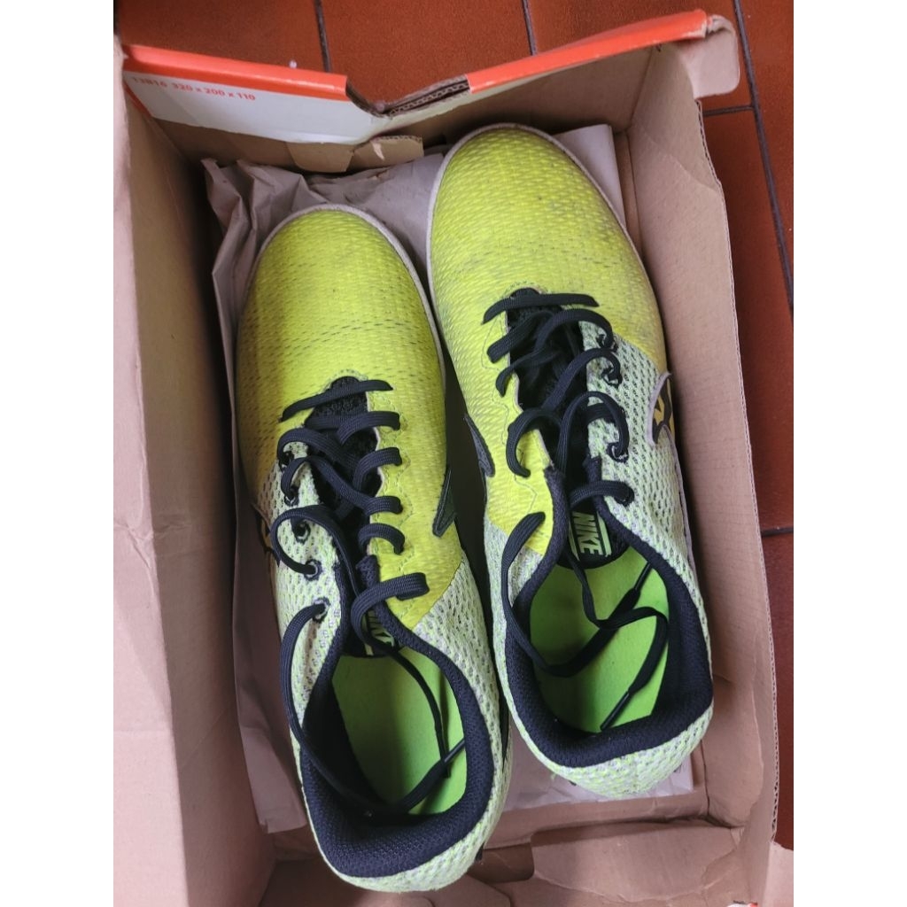 sepatu bola nike ori