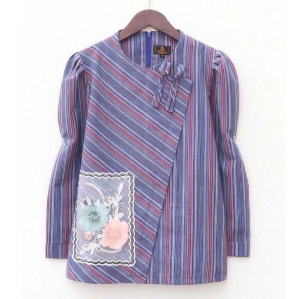 Blus Lurik Kombinasi Renda Timbul