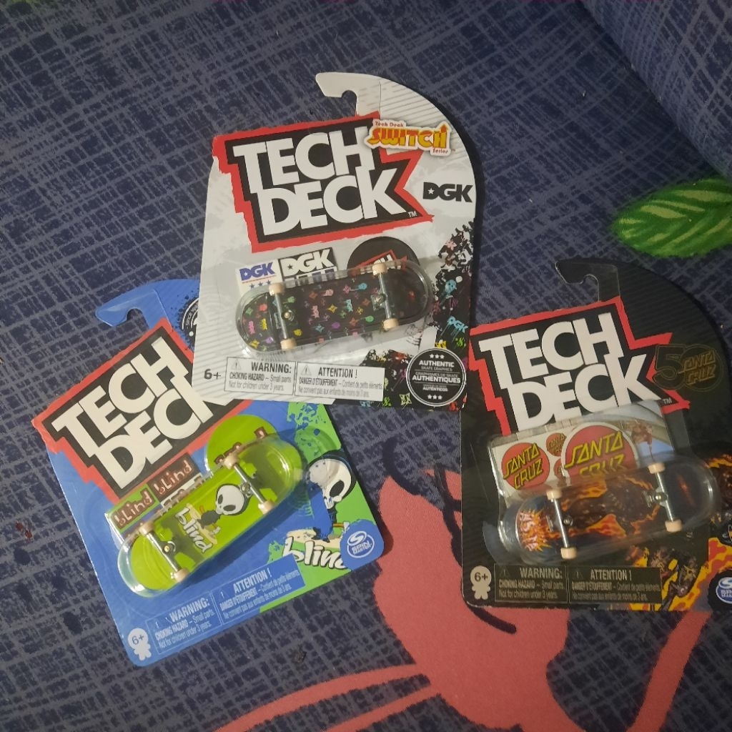 TECH DECK FINGERBOARD MINI SKATE