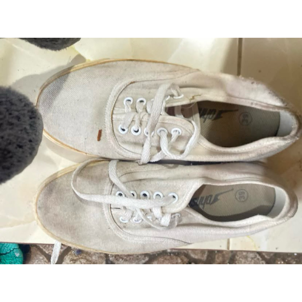 sepatu johnson