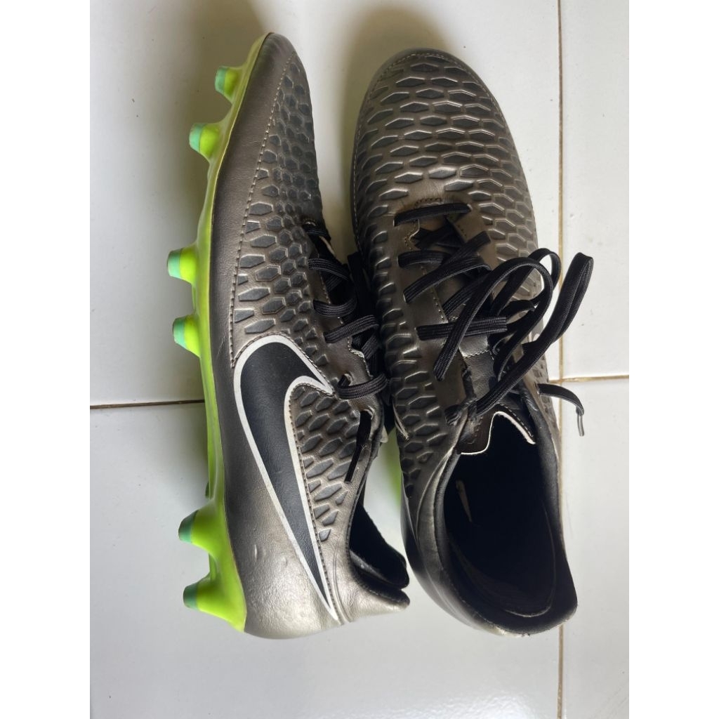 Sepatu Bola Nike Magista size 45