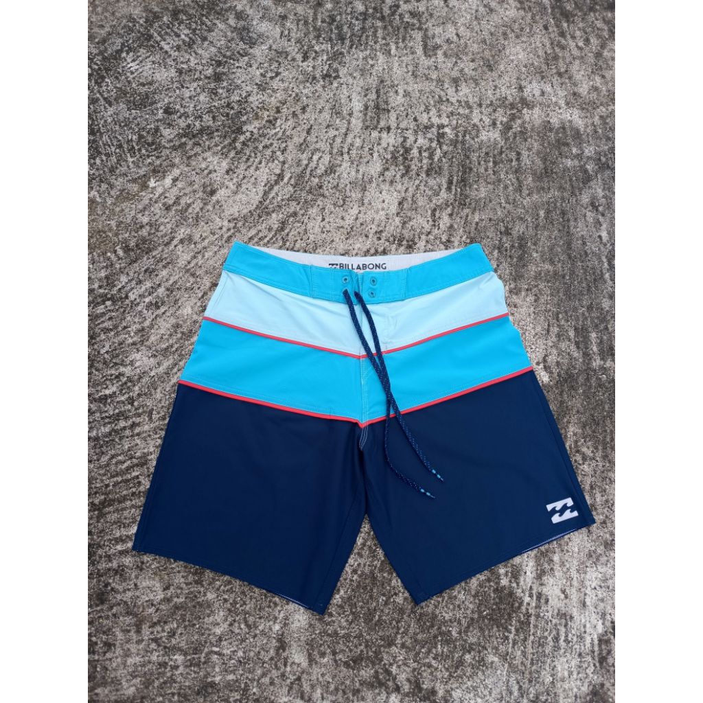 Celana pendek billabong