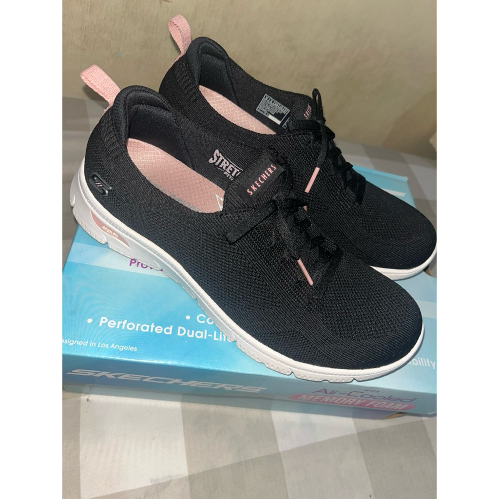 Skechers Arch Fit Refine 2.0 Women's Sneaker - Black