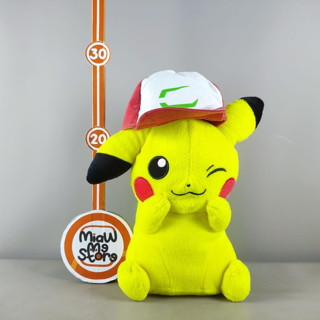 Boneka Pokemon Pikachu Topi Ash Lucu Original Banpresto Plush