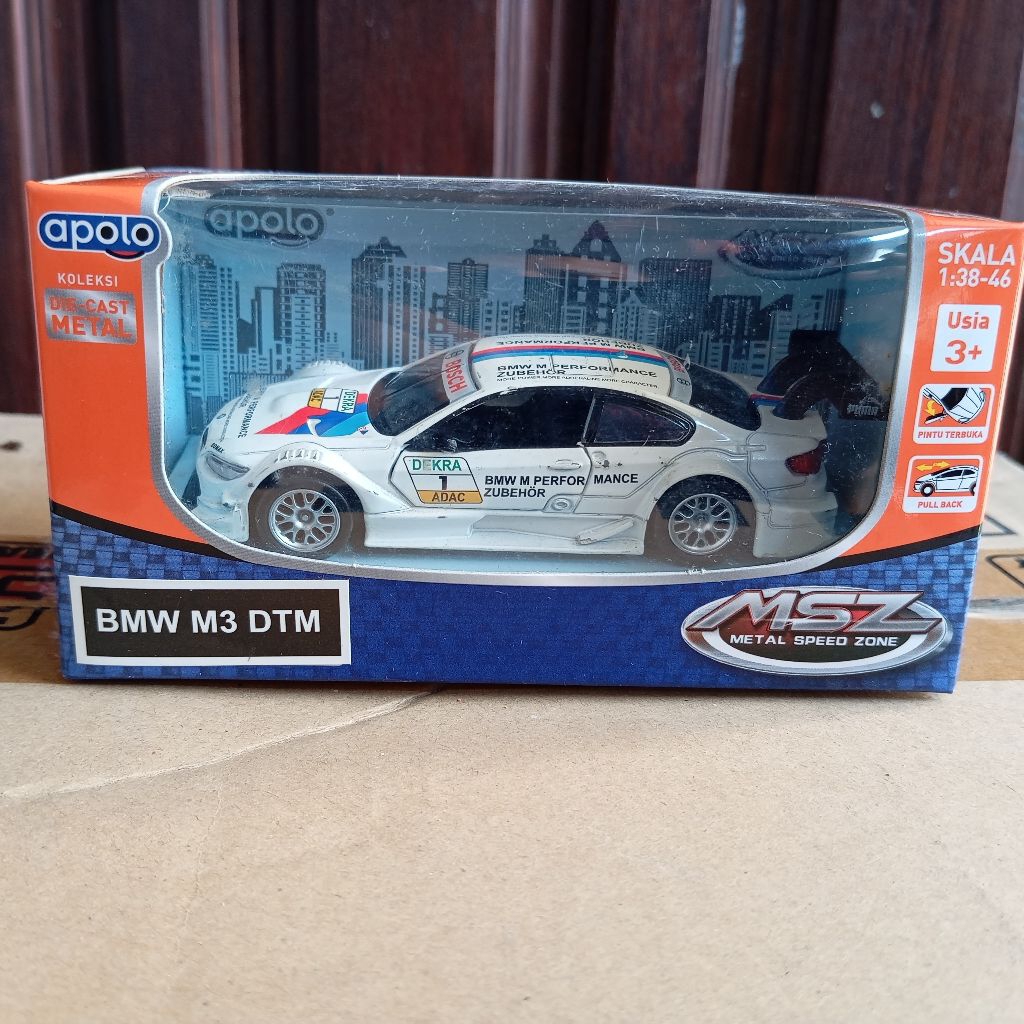 Apolo BMW M3 DTM putih skala 32