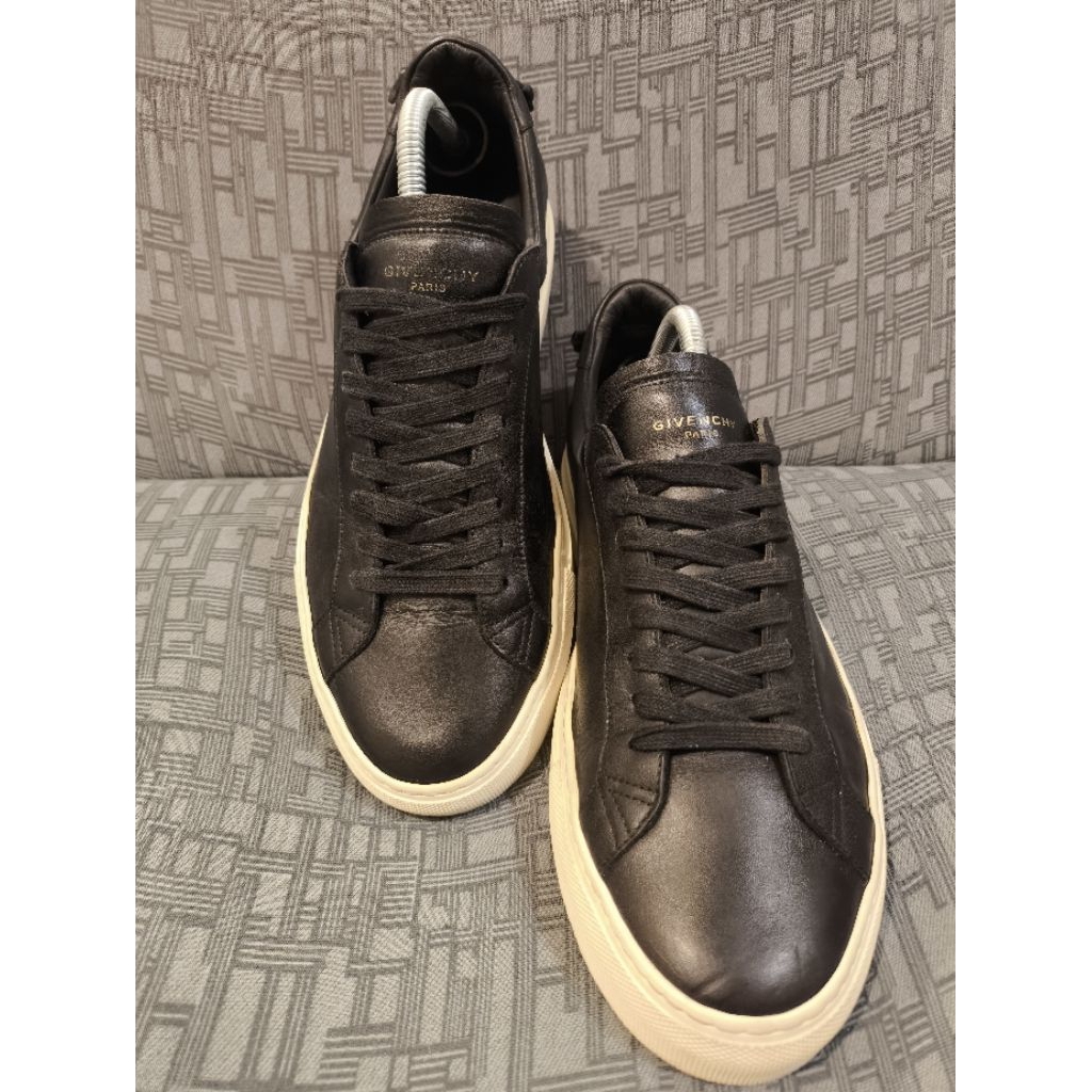 Sepatu Casual Givenchy Low Top Black Size 41