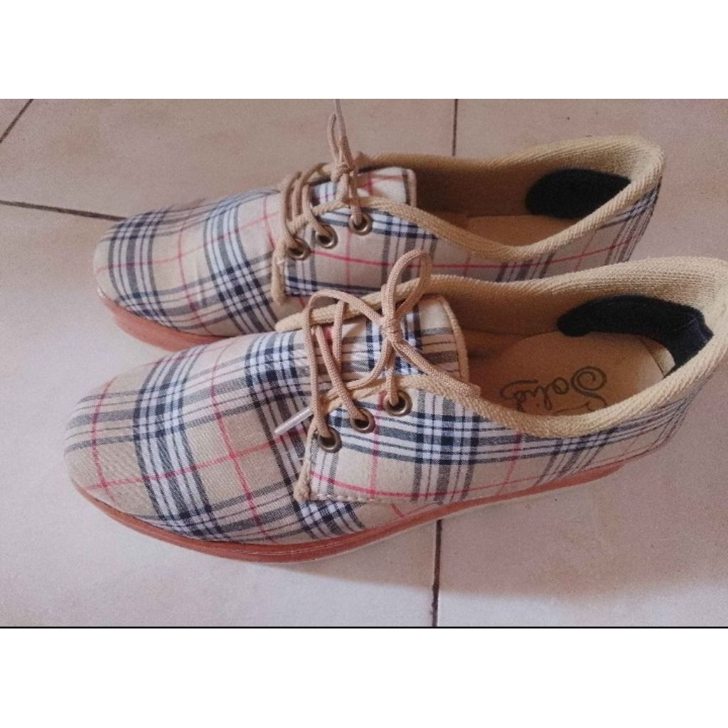 sepatu wanita minus bekas lem sepatu