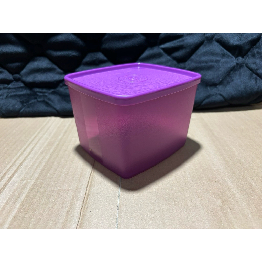 purple medium square round tupperware