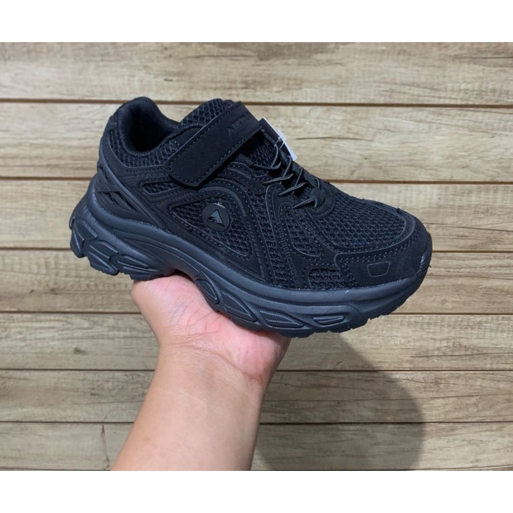 Airwalk Sepatu anak hitam sekolah size 30-36
