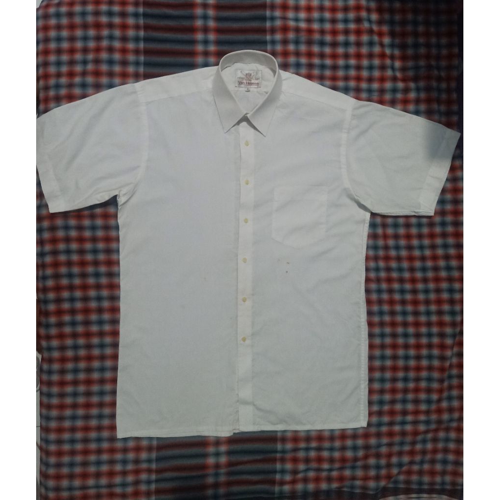 Kemeja Van Heusen Putih Lengan Pendek SZ L/XL (min banyak noda, baca deskripsi)
