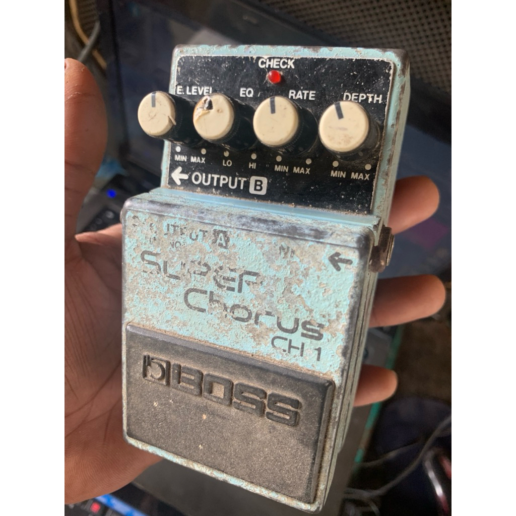 efek gitar boss roland super chorus