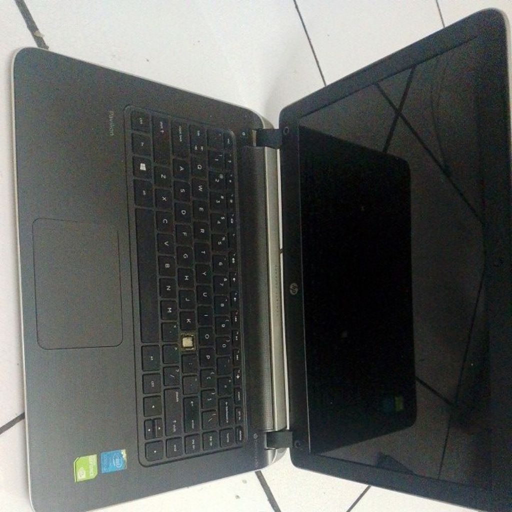 hp pavilion 14 core i5 5200u dual vga Nvidia 840m