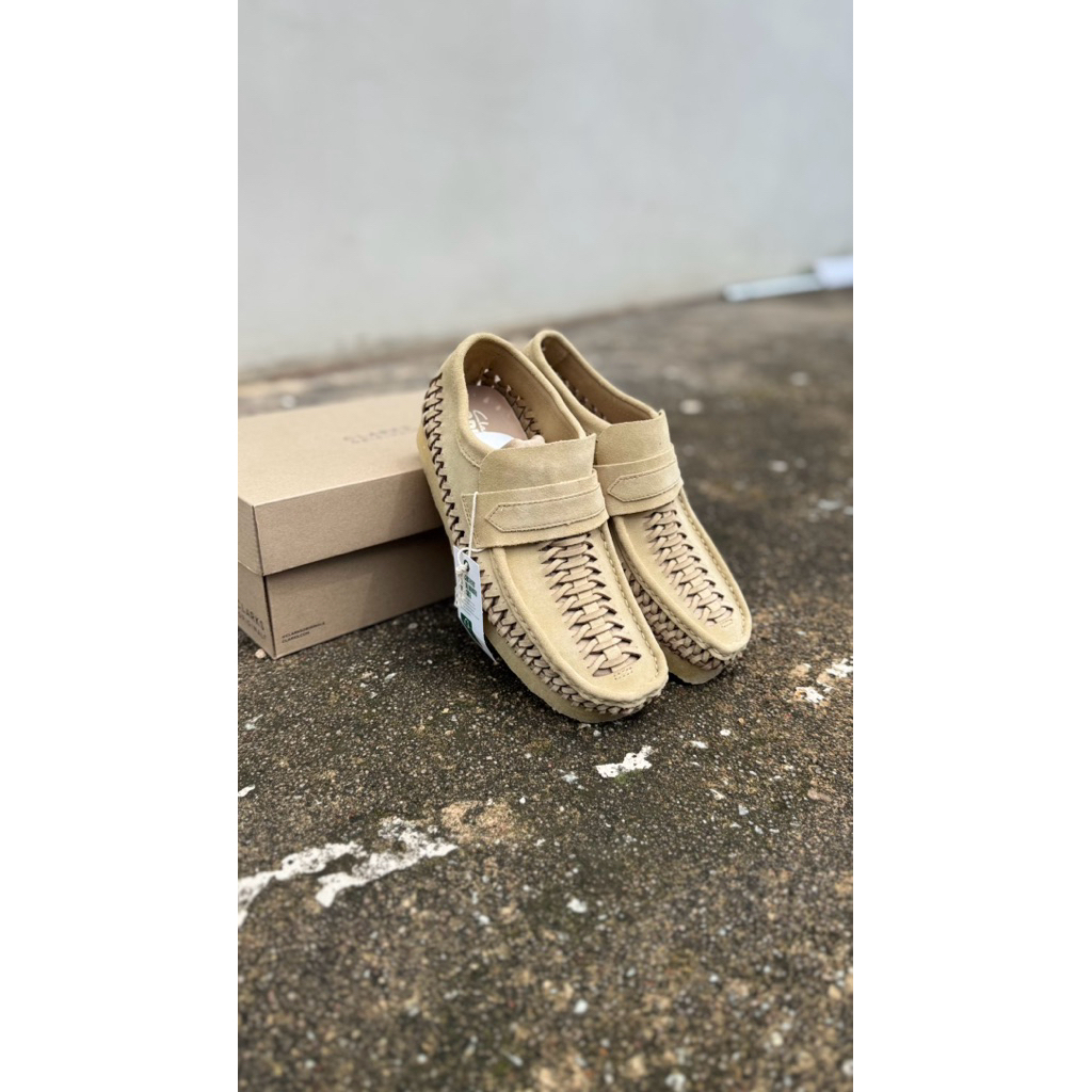 CLARKS WALLABE LOAFER WEAVER MAPLE
