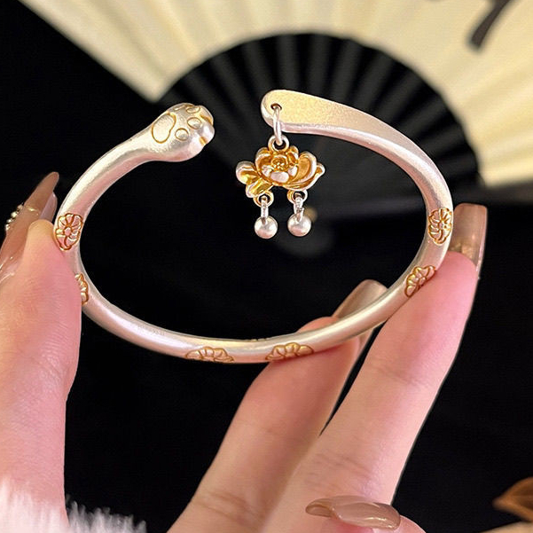 Gelang Daun Teratai Emas Polos S9999 dengan Motif Ular Emas dan Cakar Kucing