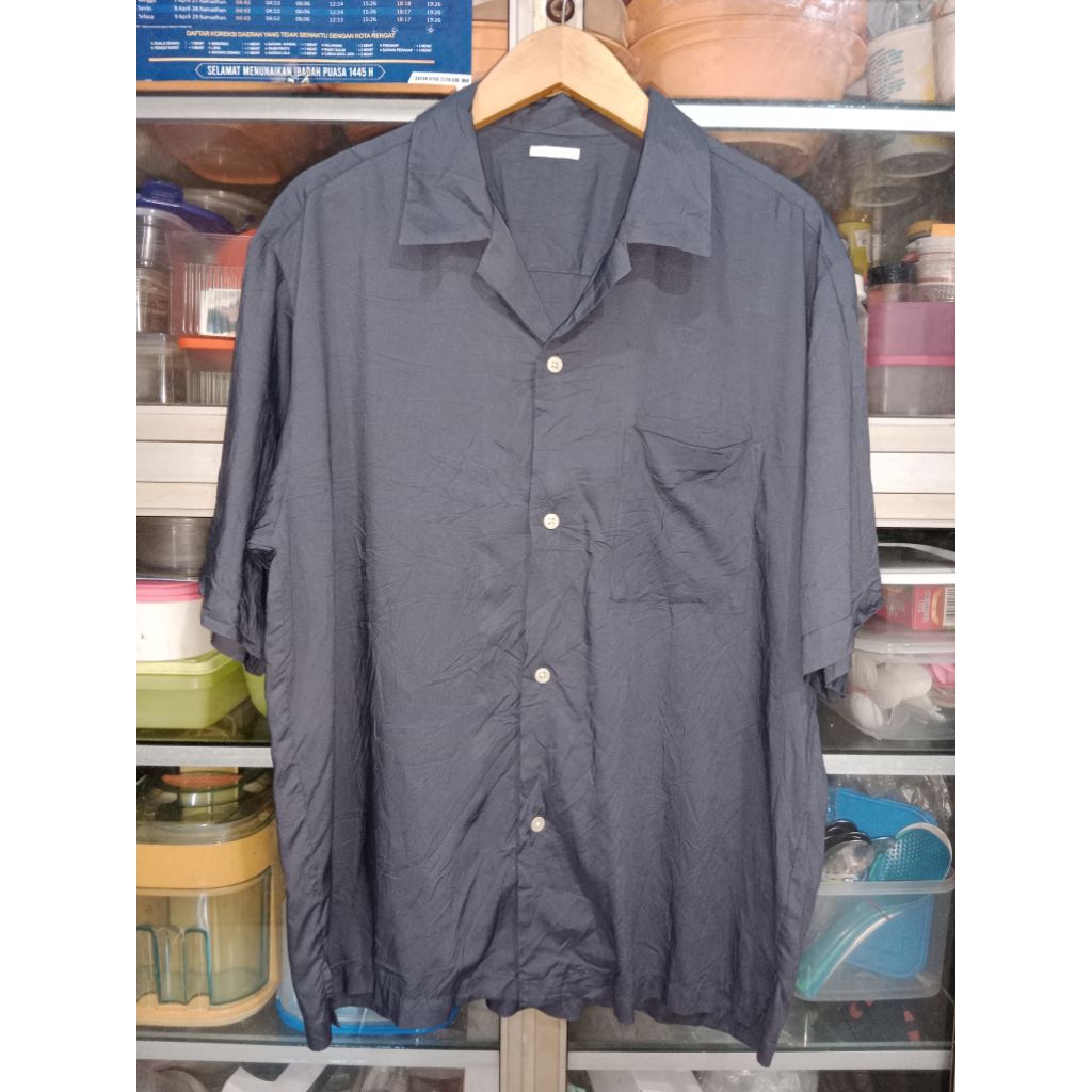 Kemeja Open Collar