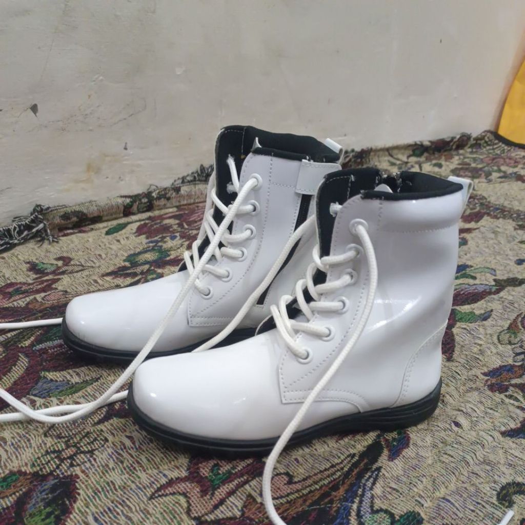 Sepatu PDL Putih