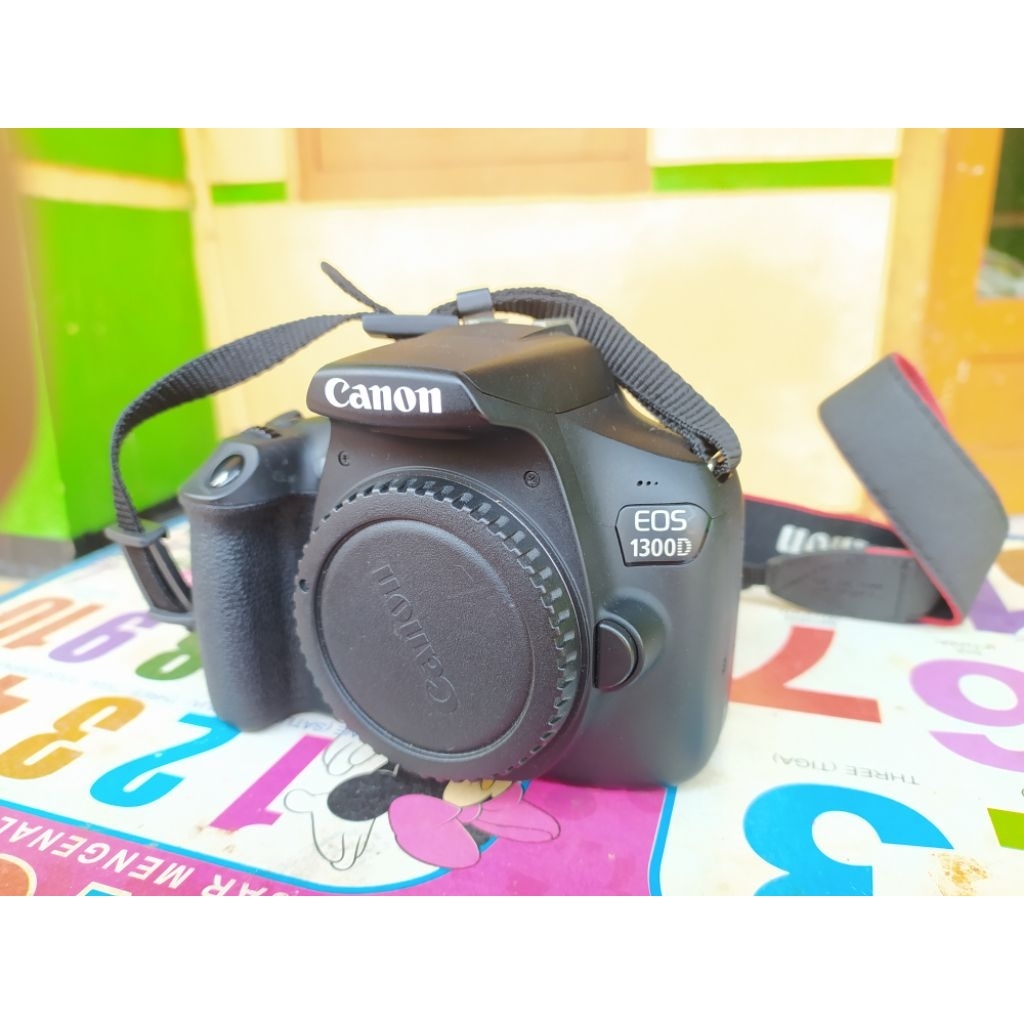 kamera canon 1300d + lensa kit 18-55 mm+ lensa tele 75-300mm