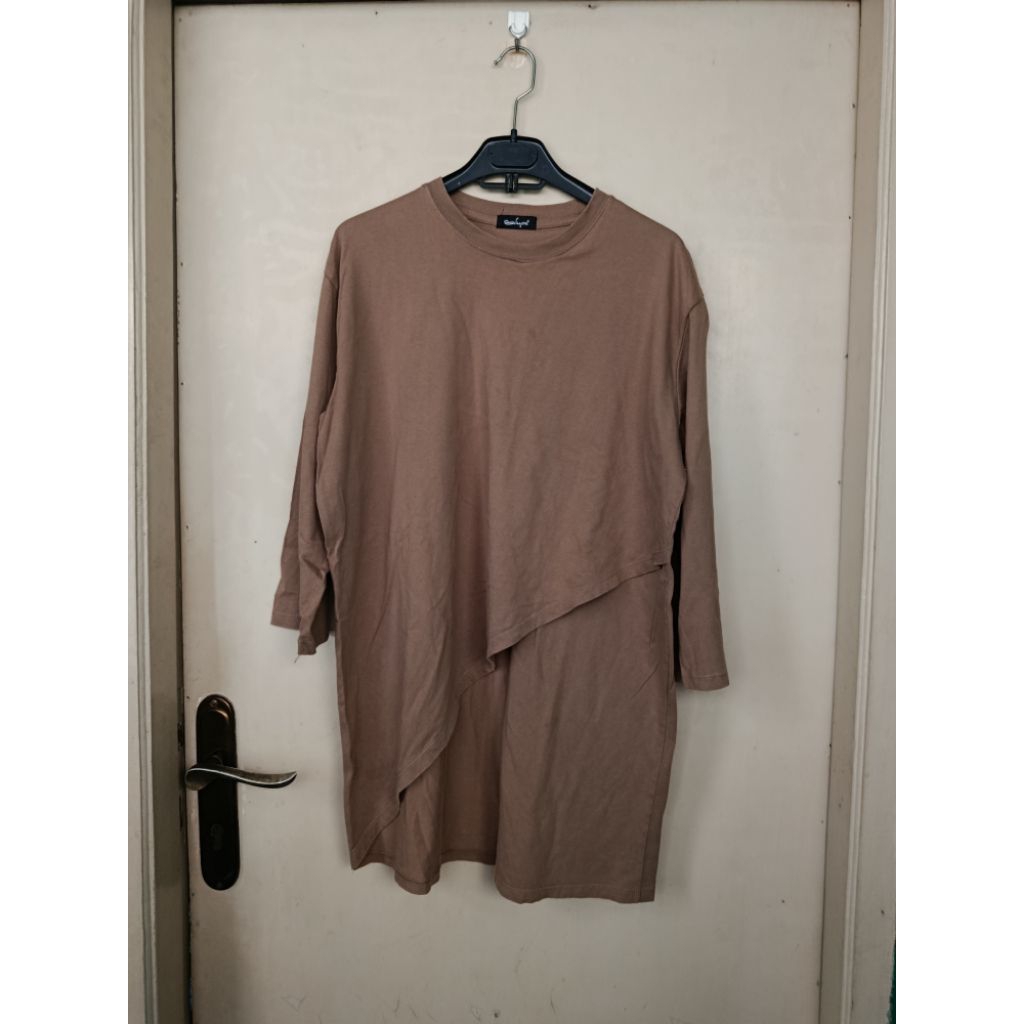 Preloved Atasan Kaos Asimetris