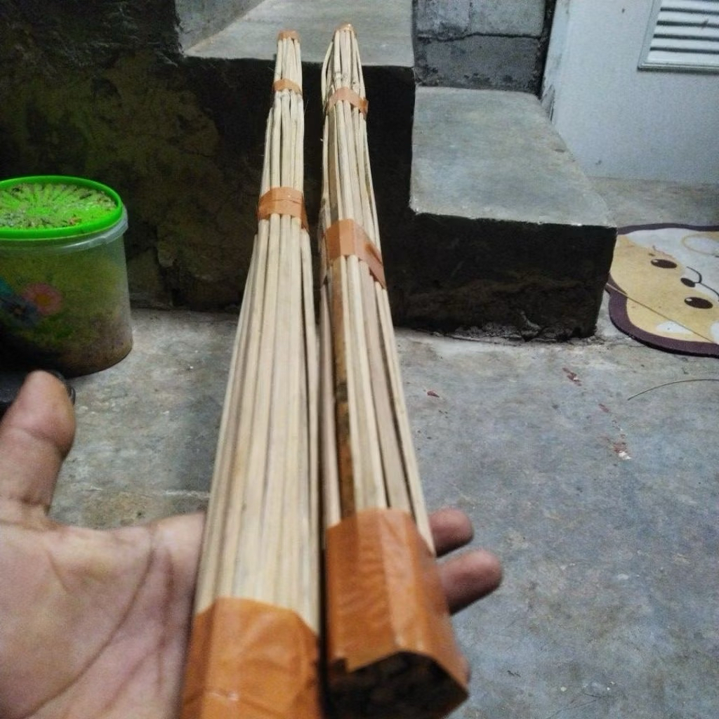 bambu layangan belum di raut | bambu arku layangan