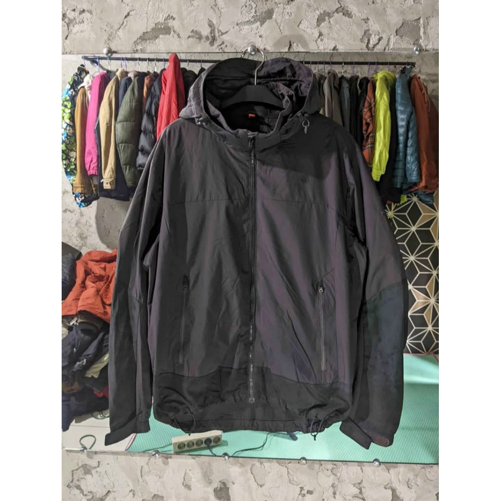 JAKET OUTDOOR GORPCORE