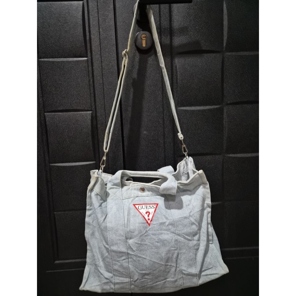Tas santai bahan jeans 2 tali GUESS