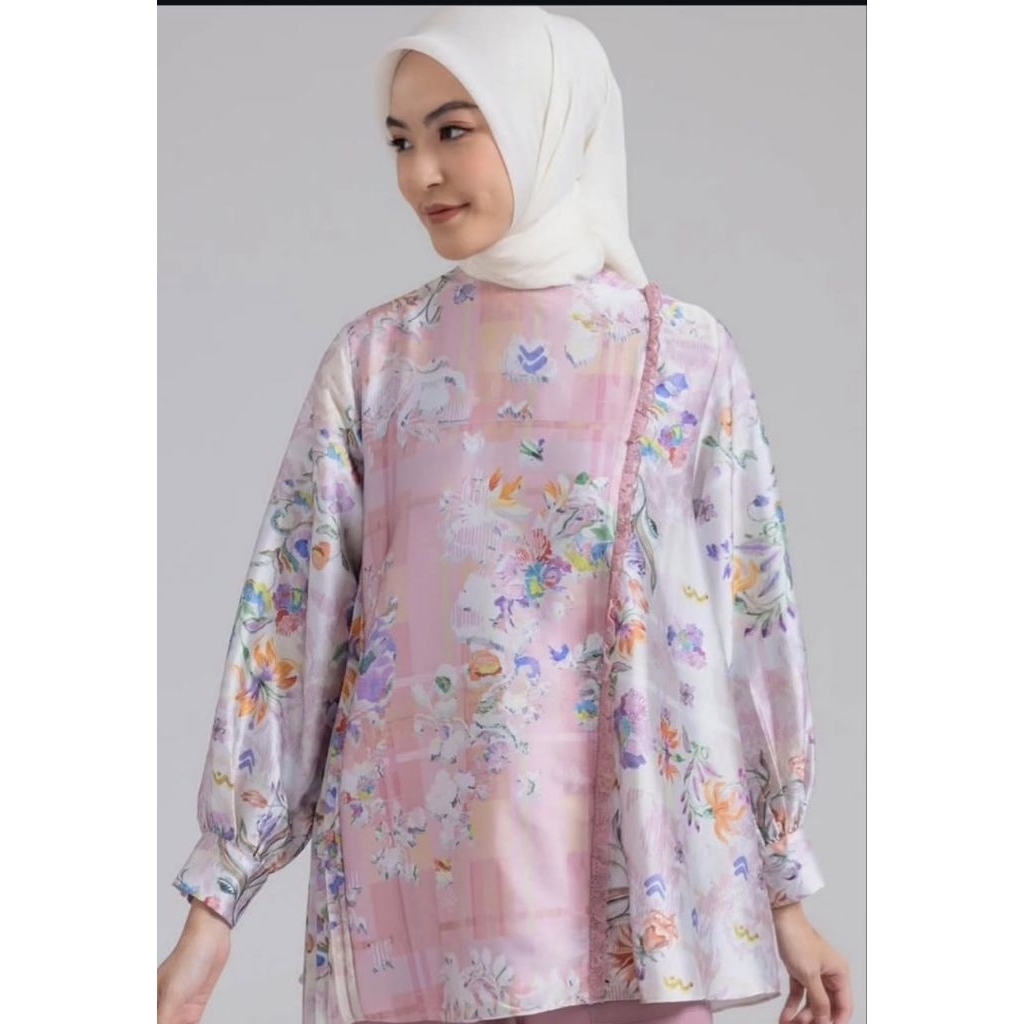 Preloved Riamiranda Kolara Top