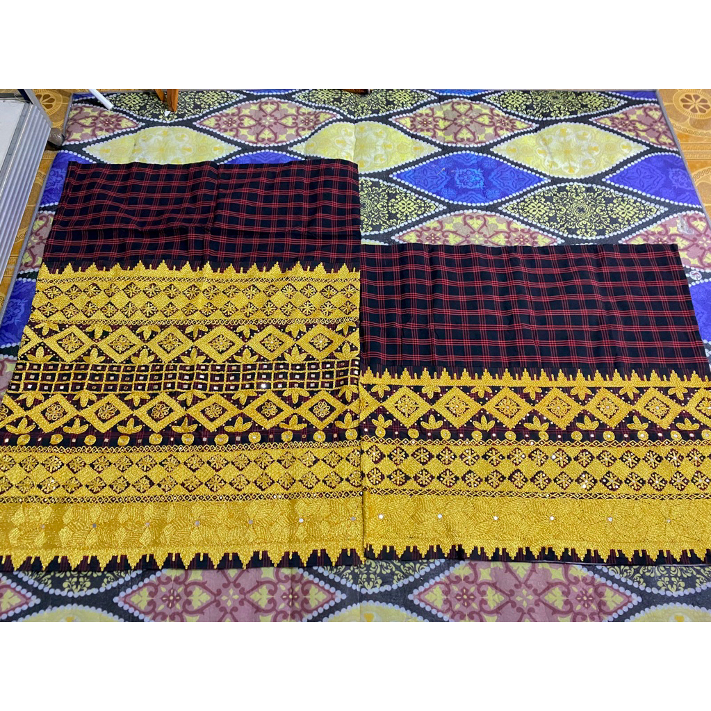 Kain Tapis Antik Satu Set Lengkap Peci & Selendang