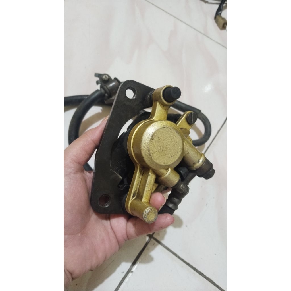 Kaliper rem depan cakram 1set copotan vega r new.