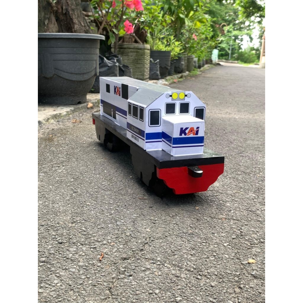 Mainan Kereta Api  Lokomotif CC204 Putih Biru