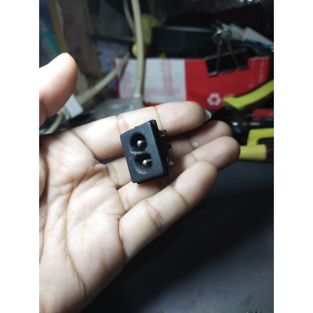 Isi 10pcs Soket AC 8 Bekas Bagus