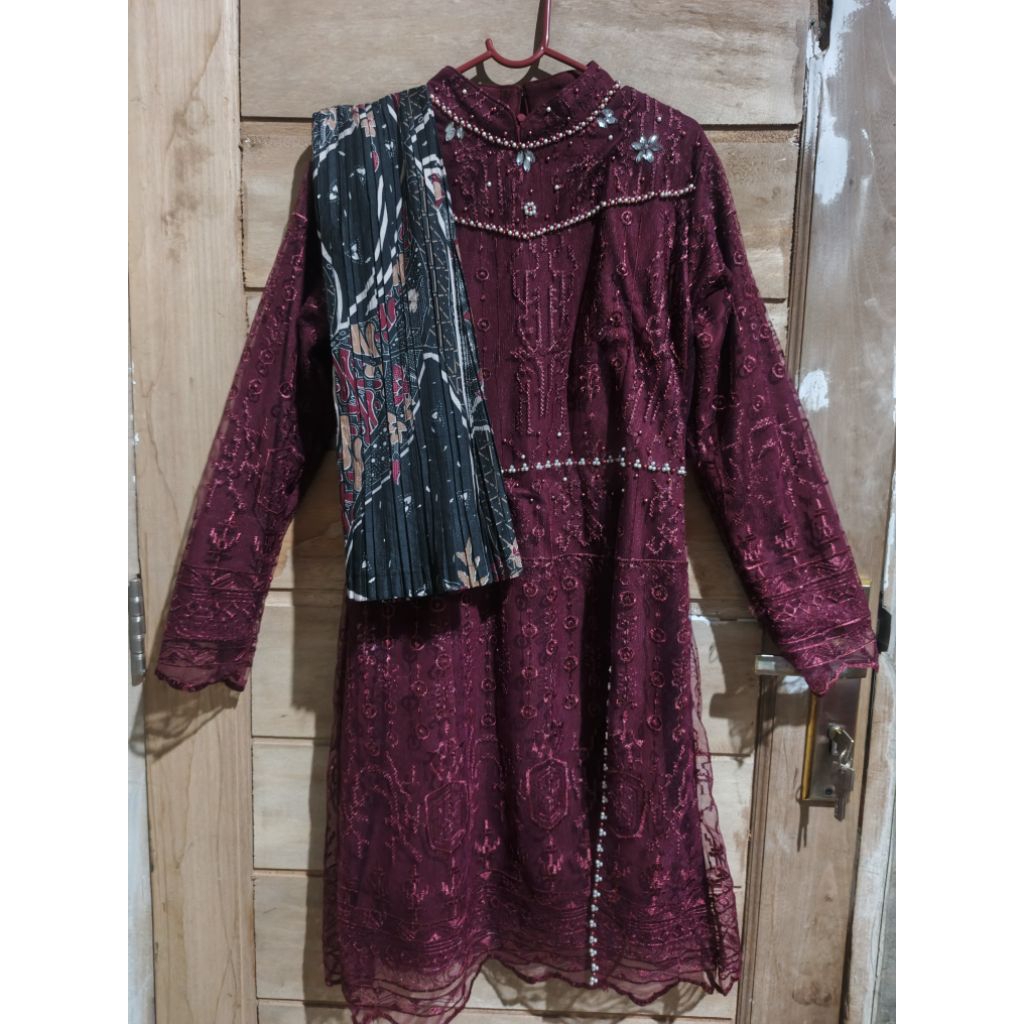 PL Kebaya Burgundy