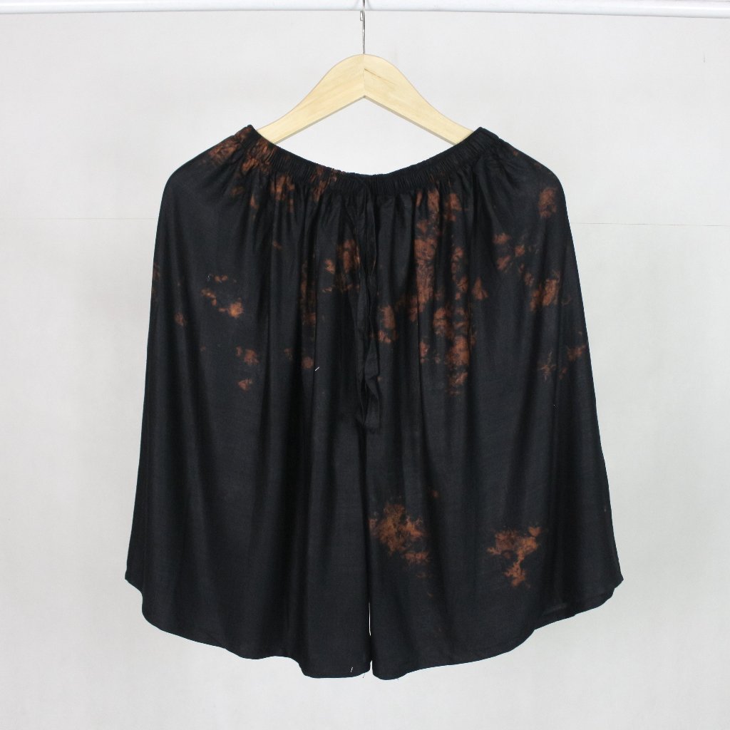 Celana Pendek Wanita Super Jumbo Rayon Motif Bali Nyaman Dipakai
